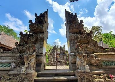 Pura Gunung Lebah Bali