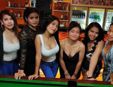 The Hut Bar Hua Hin